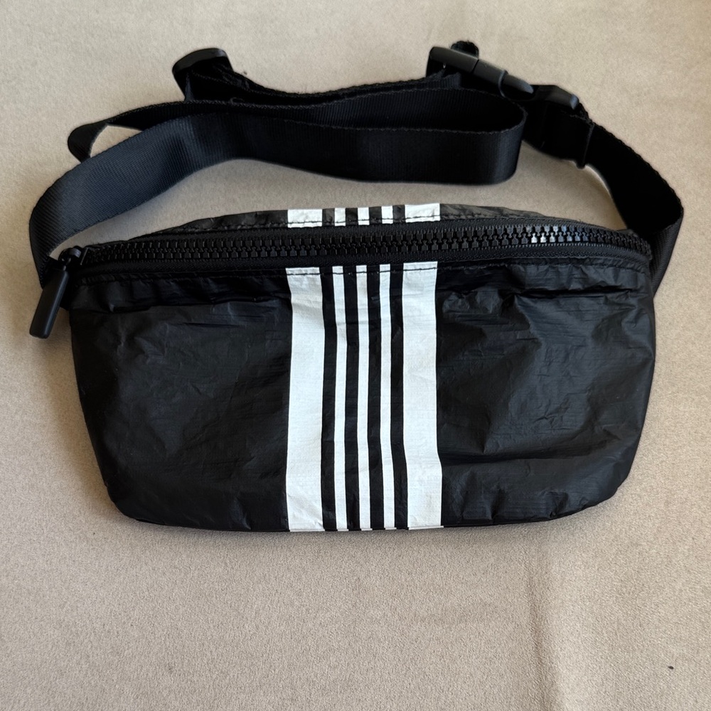 ALOHA Collection Black and White Minuit a Paris Mini Bag / hip pouch NWOT